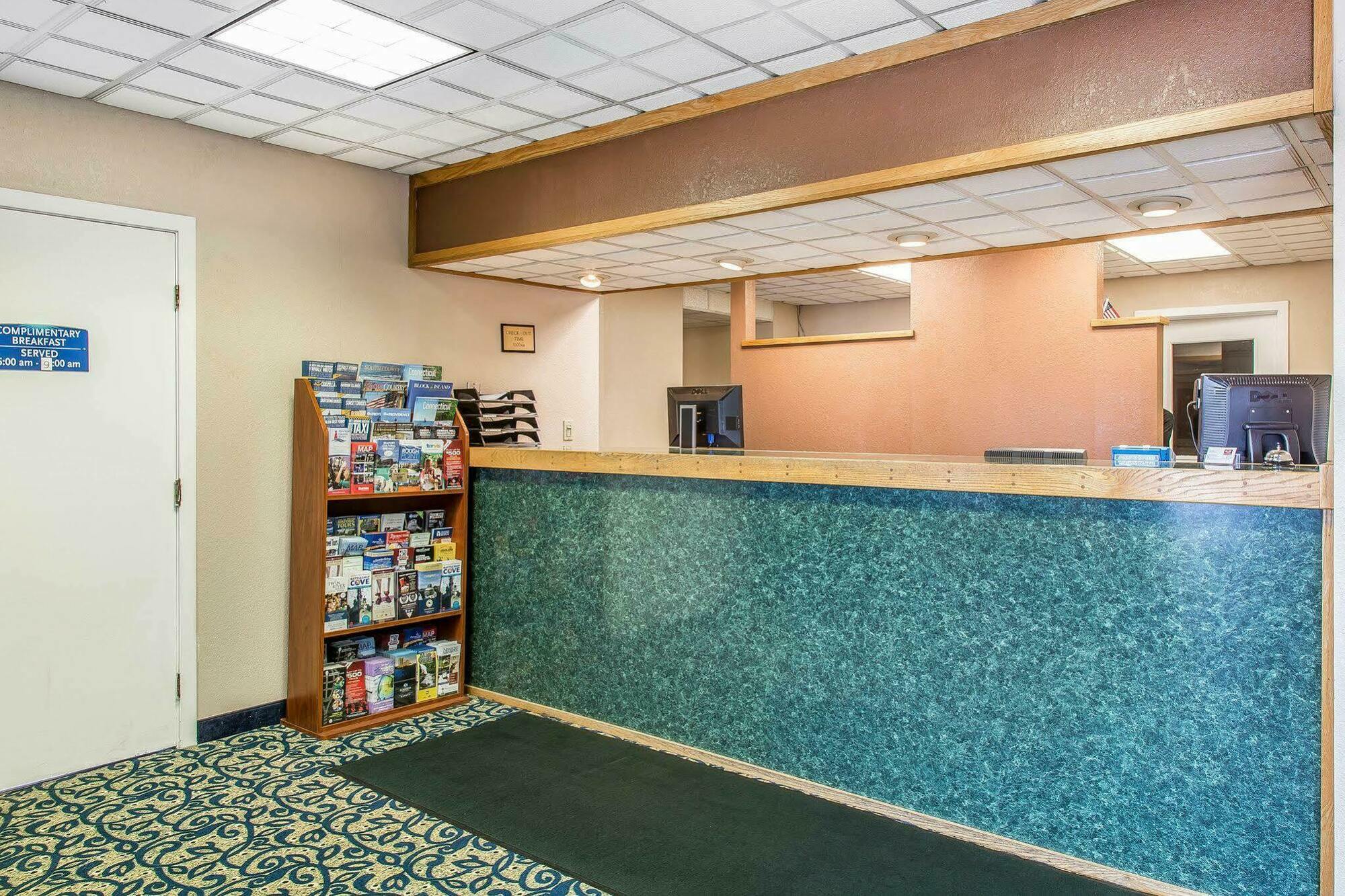 Econo Lodge Cranston - Providence Exterior foto